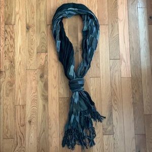 Black and gray scarf
